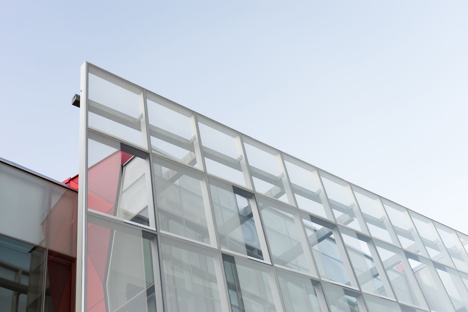 Fachada de edifício em alumínio e vidro